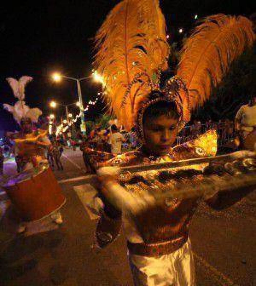 A la vera de la Set�bal, la ciudad vive los �Carnavales entre todos�