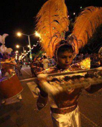 A la vera de la Set�bal, la ciudad vive los �Carnavales entre todos�