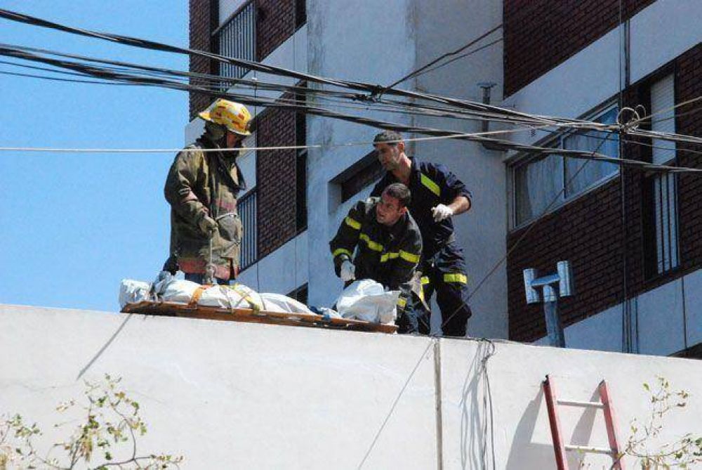 Una mujer cay� del piso 12 de un edificio
