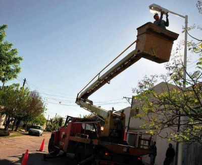 Reponen luminarias en diferentes barrios de la ciudad