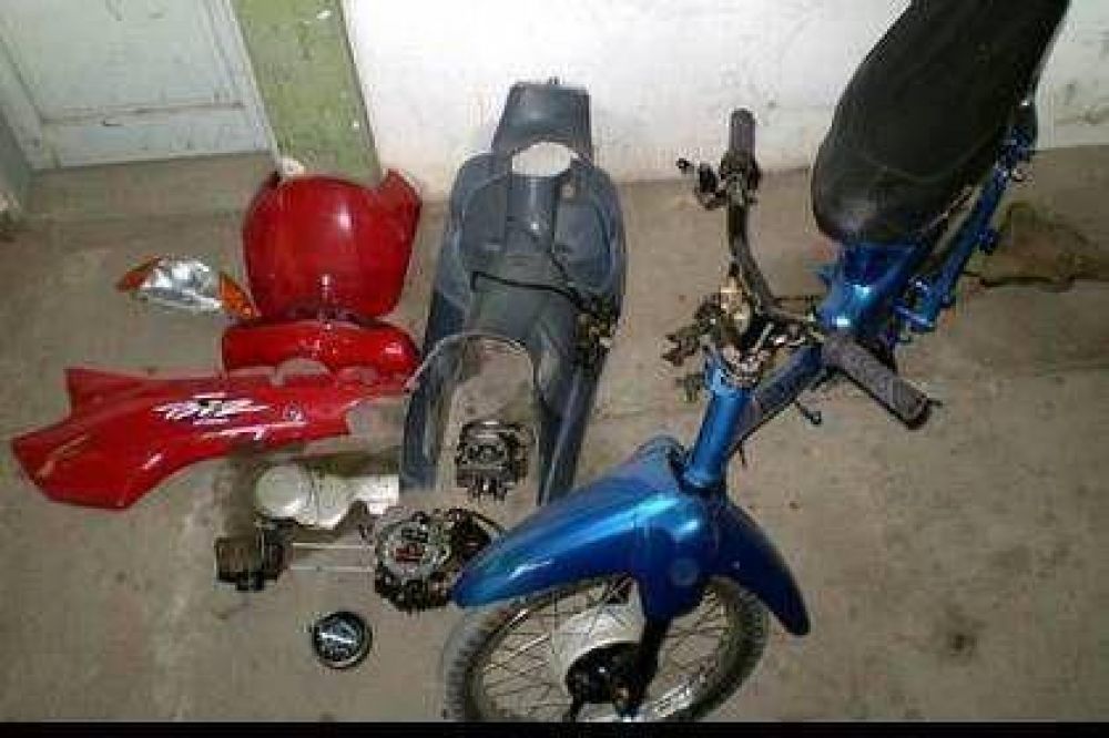 Motos secuestradas y una mujer detenida tras allanamientos en talleres clandestinos