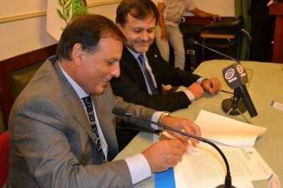 La ANSV le entreg� cascos y alcohol�metros al Municipio de San Luis