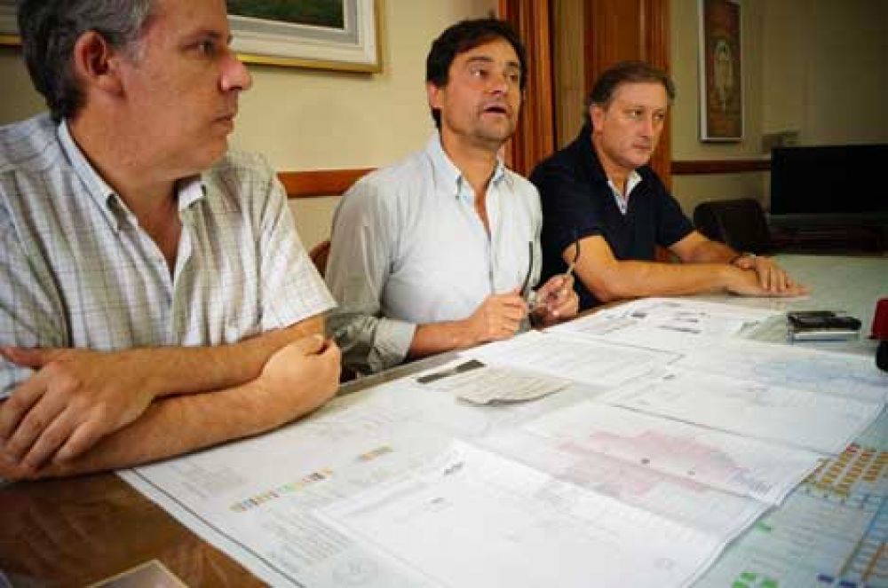 Pittelli anunci� obras en iluminaci�n, cord�n cuneta y nuevos consultorios para el Hospital 