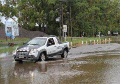 Pinedo: "Hace 30 d�as que llueve y no podemos hacer nada por los caminos"