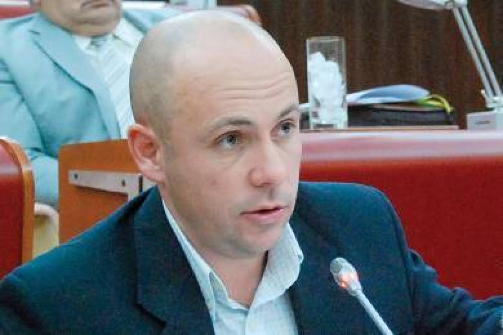 Sastre: �la falta de di�logo desat� los incidentes de trabajadores de Alpesca"
