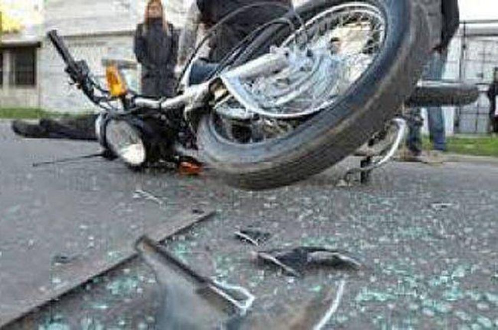 Amanecer tr�gico: joven cay� de su motocicleta y perdi� la vida