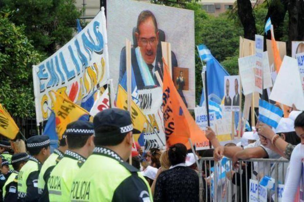 Siete formas de interpretar el mensaje de Alperovich