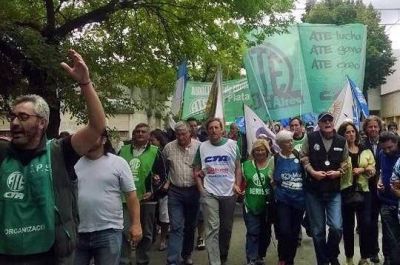 Estatales reclaman aumentos "para poder vivir"
