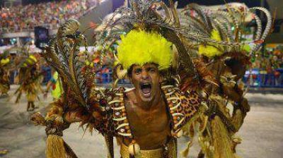 Con m�s de 72.000 espectadores, comenz� el Carnaval de R�o