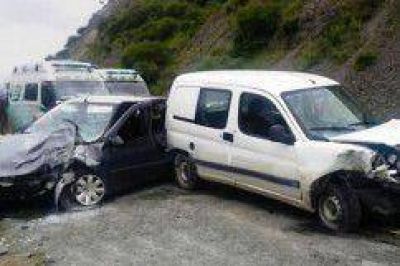 Un muerto y dos heridos en accidente vial en B�rcena