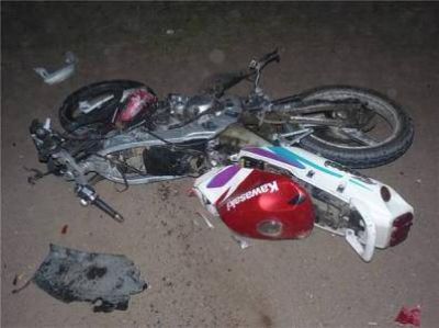 Bolivar | MURI� UN JOVEN AL EMBESTIR SU MOTO CONTRA UN AUTO