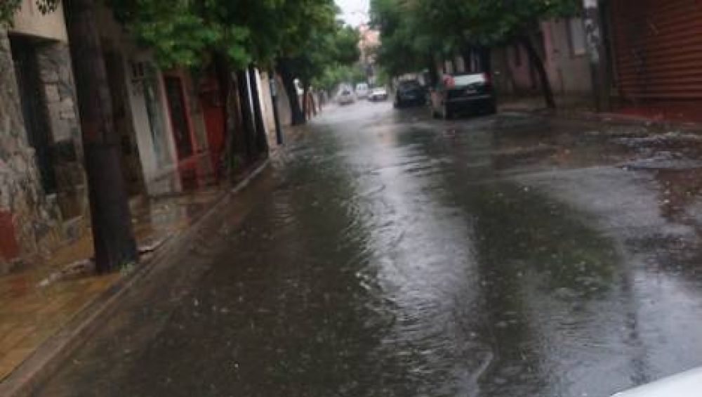 Cayeron 35.1 mil�metros de agua en poco m�s de diez horas