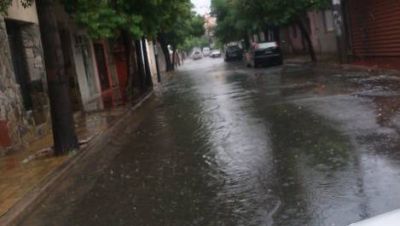 Cayeron 35.1 mil�metros de agua en poco m�s de diez horas