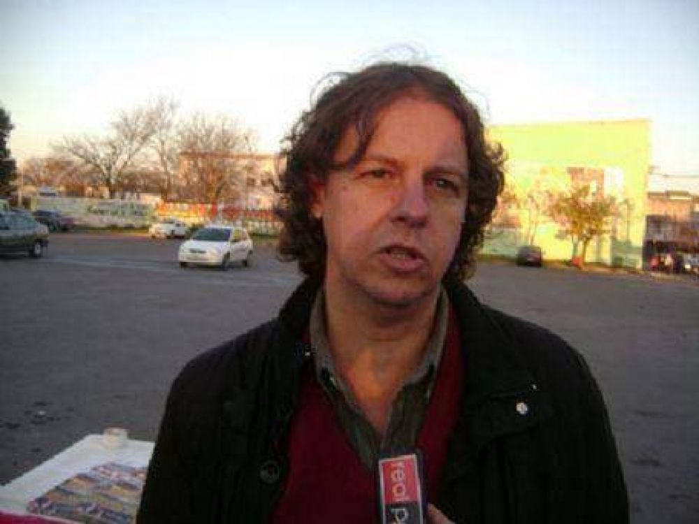 Christian Castillo: �El salario de los funcionarios pol�ticos debe ser equivalente al de un docente�