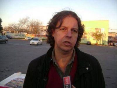 Christian Castillo: �El salario de los funcionarios pol�ticos debe ser equivalente al de un docente�