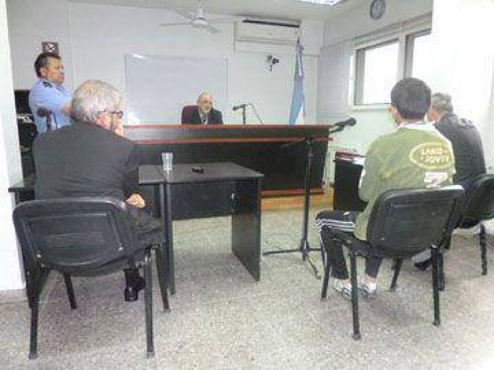 Imputan al adolescente que desfigur� a su novia