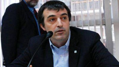 Bullrich inst� a los gremios docentes a que "revean" el paro de 48 horas