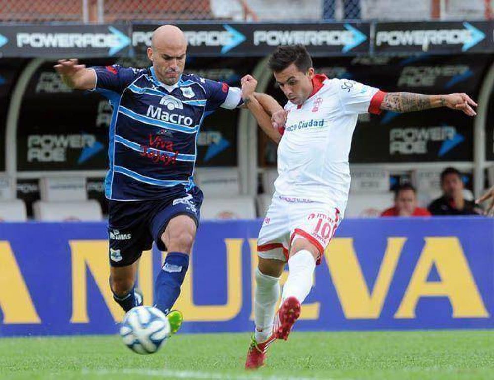 En un duelo por el descenso, Villa San Carlos recibe a Gimnasia de Jujuy