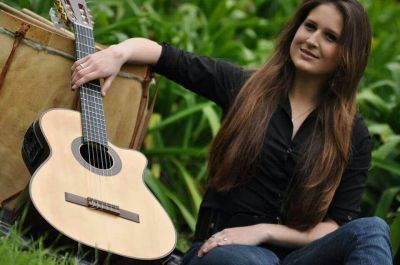 Lorena Salom�n, la voz del folklore marplatense que no para de crecer