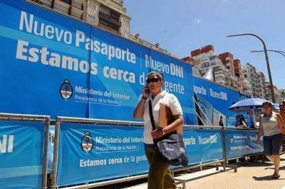 Verano: unas 200 mil personas tramitaron su DNI y pasaporte en las unidades m�viles