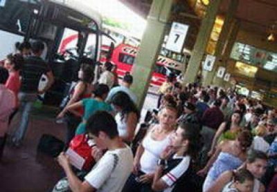 En el fin de semana largo ingresaron 825 colectivos a Corrientes