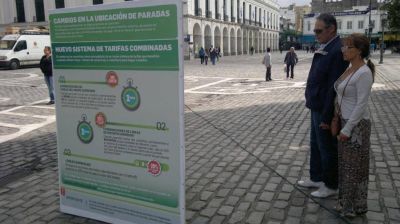 Transporte: ante las dudas de los pasajeros, entregan folleter�a en el Centro