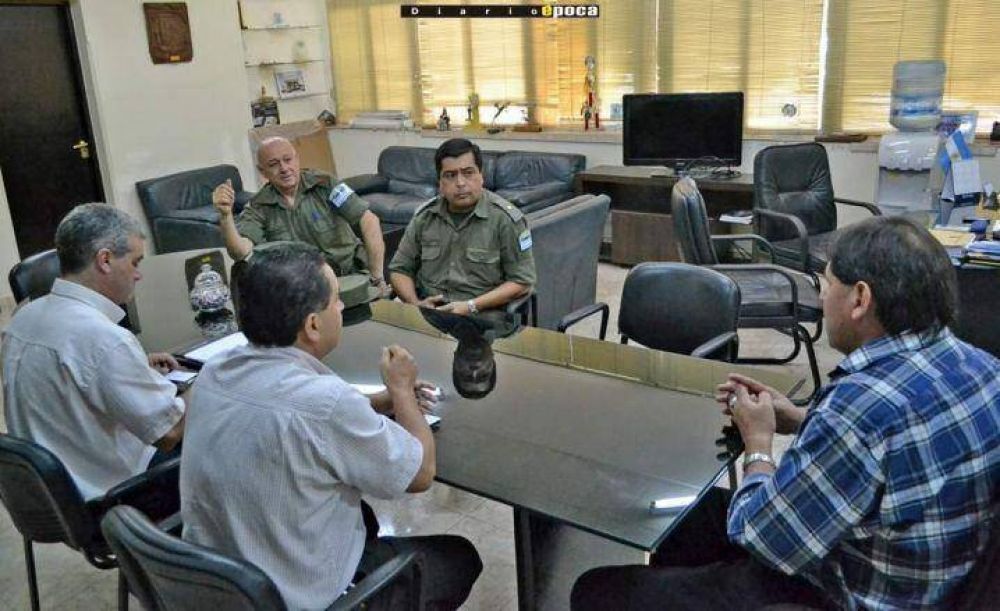 Tarabini, con el jefe de la Secci�n �Puente� de GN