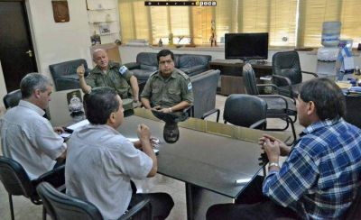 Tarabini, con el jefe de la Secci�n �Puente� de GN