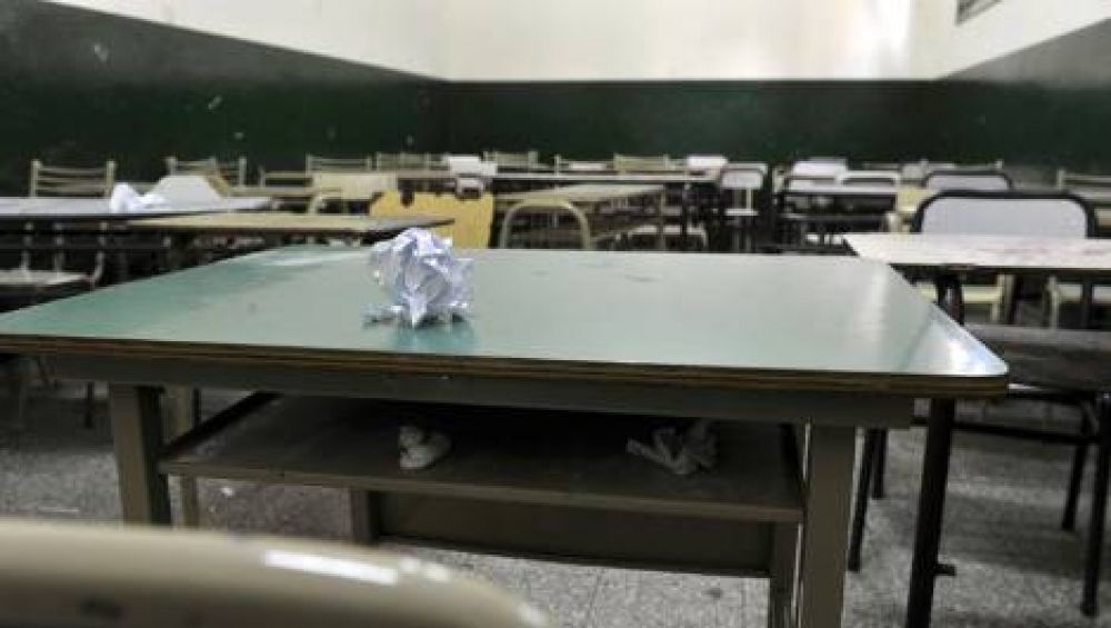 Peligra el inicio de clases: anunciaron paros en 12 provincias