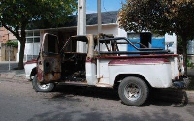 Quemaron otros dos veh�culos en la ciudad