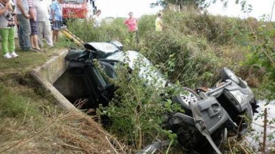Impresionante choque frontal entre dos autos en Obrien