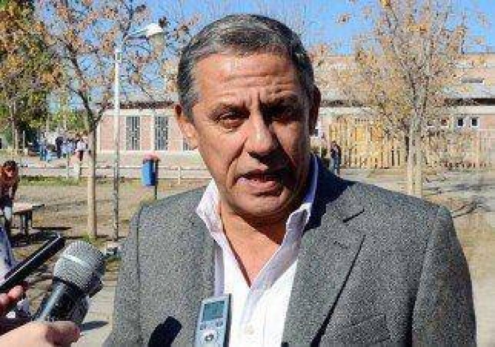 Quiroga se siente tentado de pegarle "una patada en el traste a Indalo" 