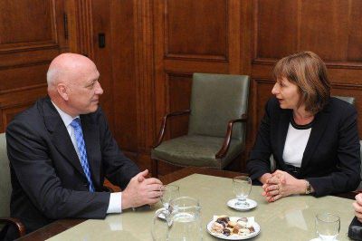 La Procuradora de la Naci�n Gils Carb� viene a reunirse con el Gobernador Bonfatti