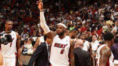 LeBron tuvo una noche brillante y rompi� otro r�cord: 61 puntos