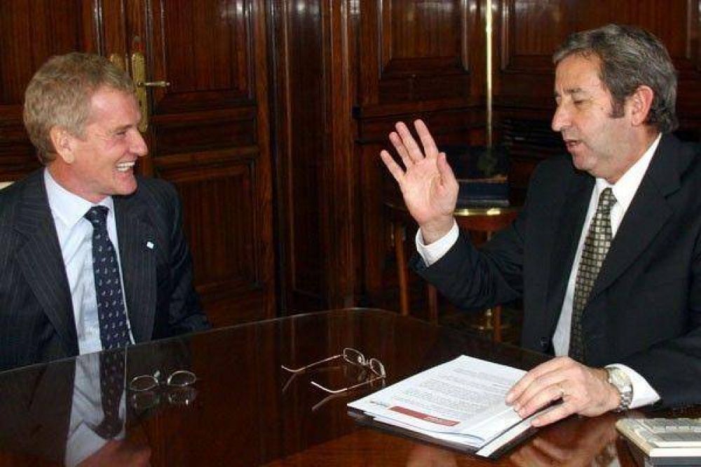 El vicepresidente advirti� que De Narv�ez "es v�ctima de una campa�a"