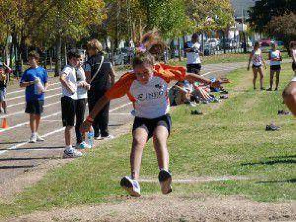 Atletismo: Comienzan las clases en el Campo de Deportes