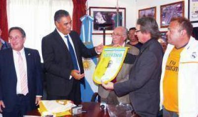 Jos� C. Paz: El municipio recibi� obsequio del Papa Francisco