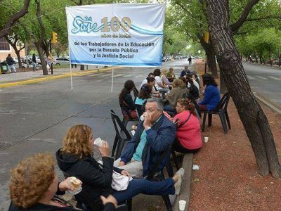 Este mi�rcoles comienza el ciclo lectivo con paros docentes en Mendoza y 18 provincias