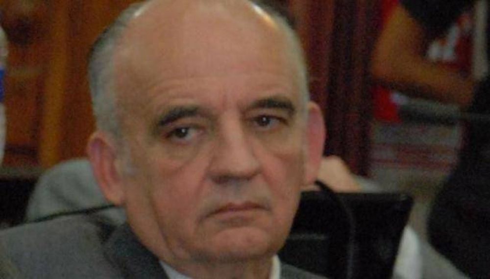Las Heras comunicar� hoy si renuncia o mantiene su banca