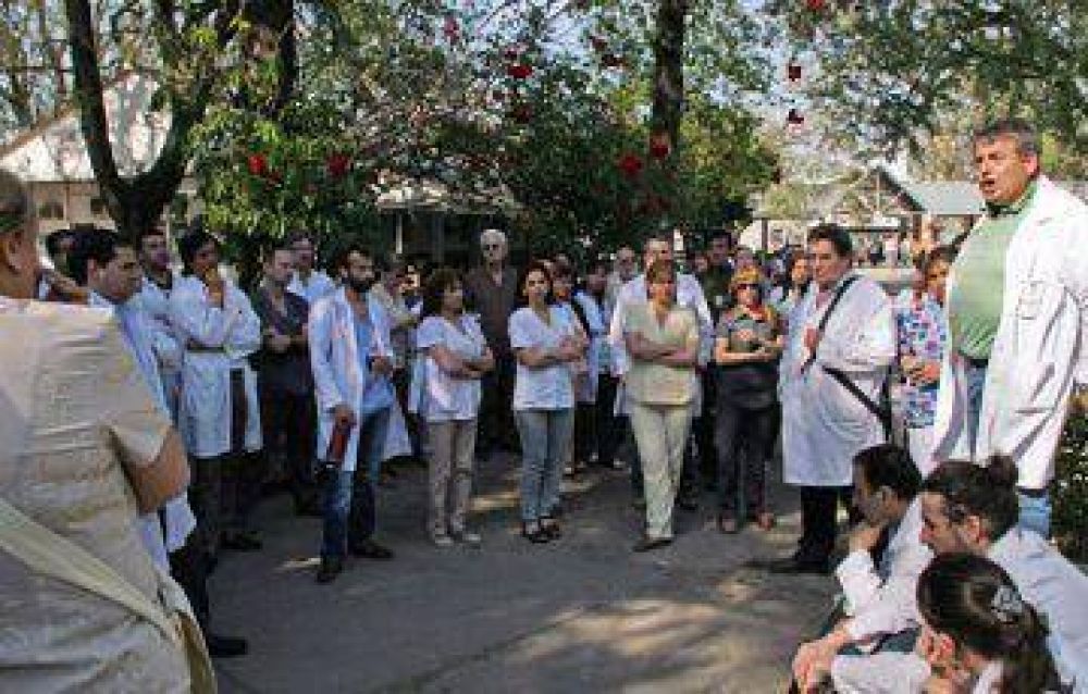 Gremial M�dica Hospitalaria denuncia persecuci�n durante medida de fuerza