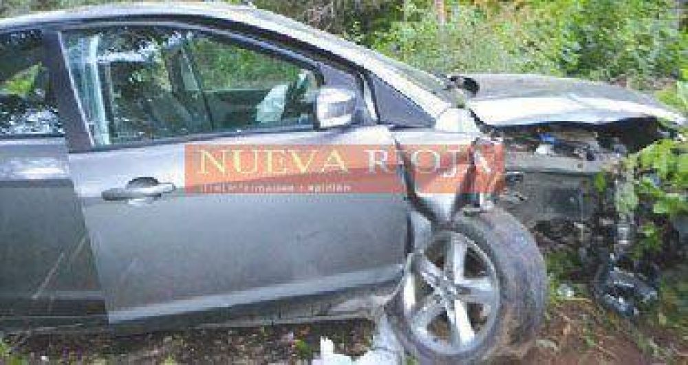 Un auto sin control casi provoca una tragedia en Las Padercitas