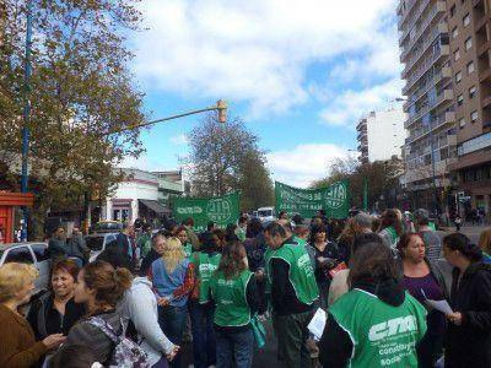 Estatales paran por 48 horas en rechazo al aumento del 25 %