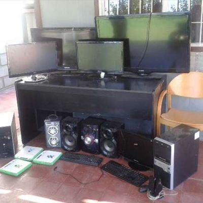 Encuentran televisores LCD y motopartes robadas en una precaria vivienda