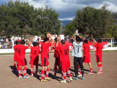 San Mart�n de Merlo gan�, gole� y clasific�