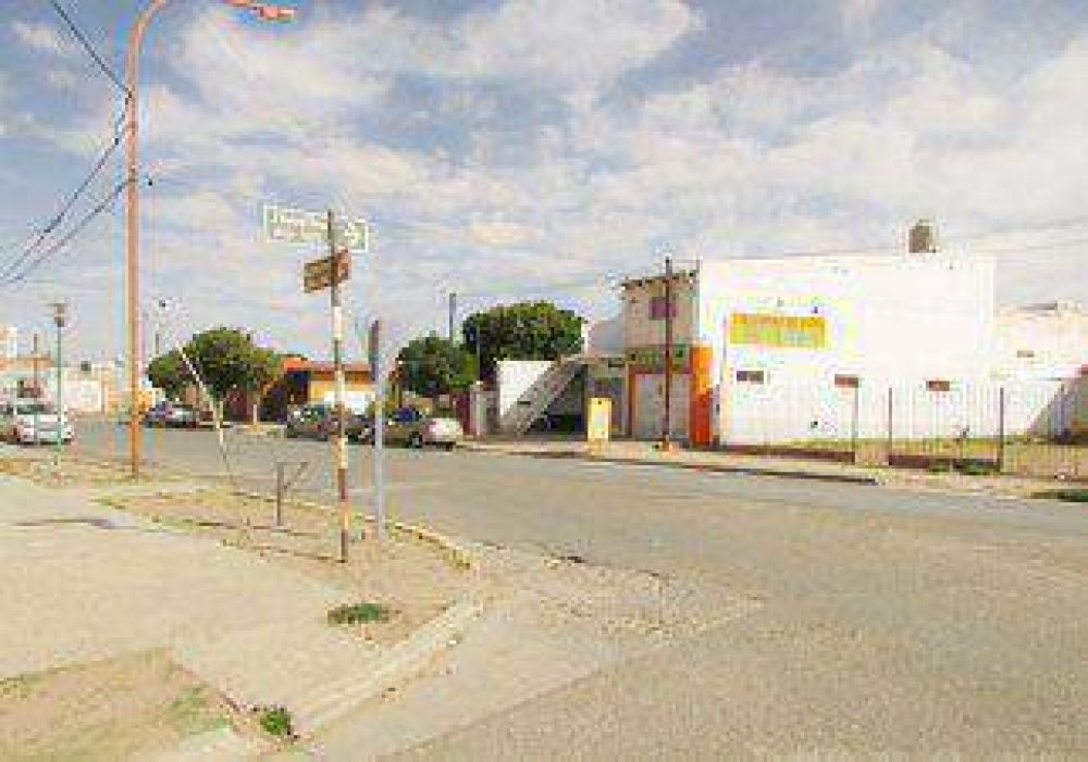 Los encontr� en su casa, los sigui� y los arroll� con la camioneta 