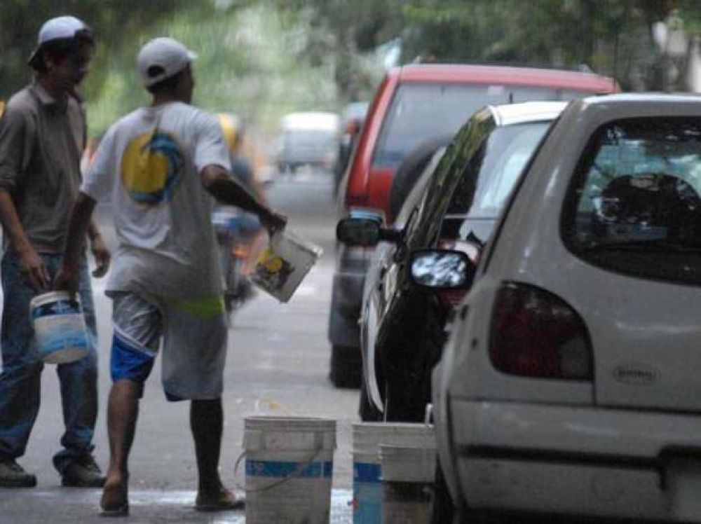 Denuncian falta de control en las noches en la zona de La Fluvial