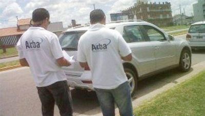 Retienen veh�culos de alta gama por impuestos impagos