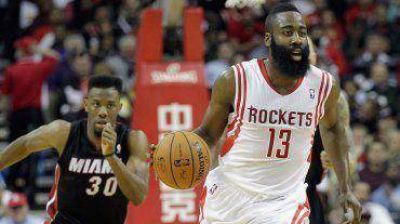 Con un LeBron "extremadamente cansado", cayeron los Miami Heat