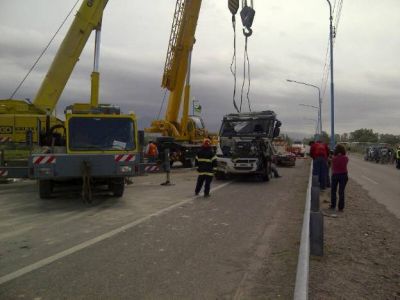 Ruta 40: un joven de 28 a�os muri� por un violento choque frontal entre un cami�n y camioneta