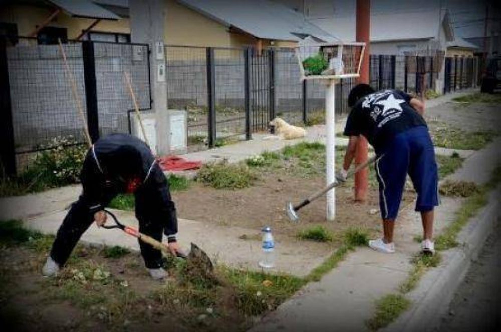 Operativo de limpieza con participaci�n ciudadana en el barrio 56 viviendas
